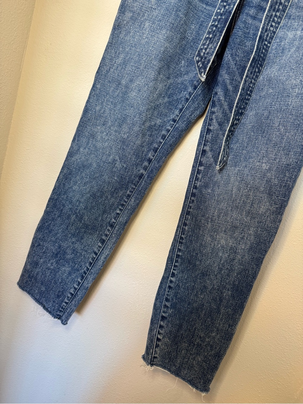 Abercrombie Ultra High Rise Mom Jeans with Paperbag Waist and Belt - Picture 4 of 8